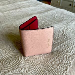 Kate Spade bi-fold wallet - Pink 💕
